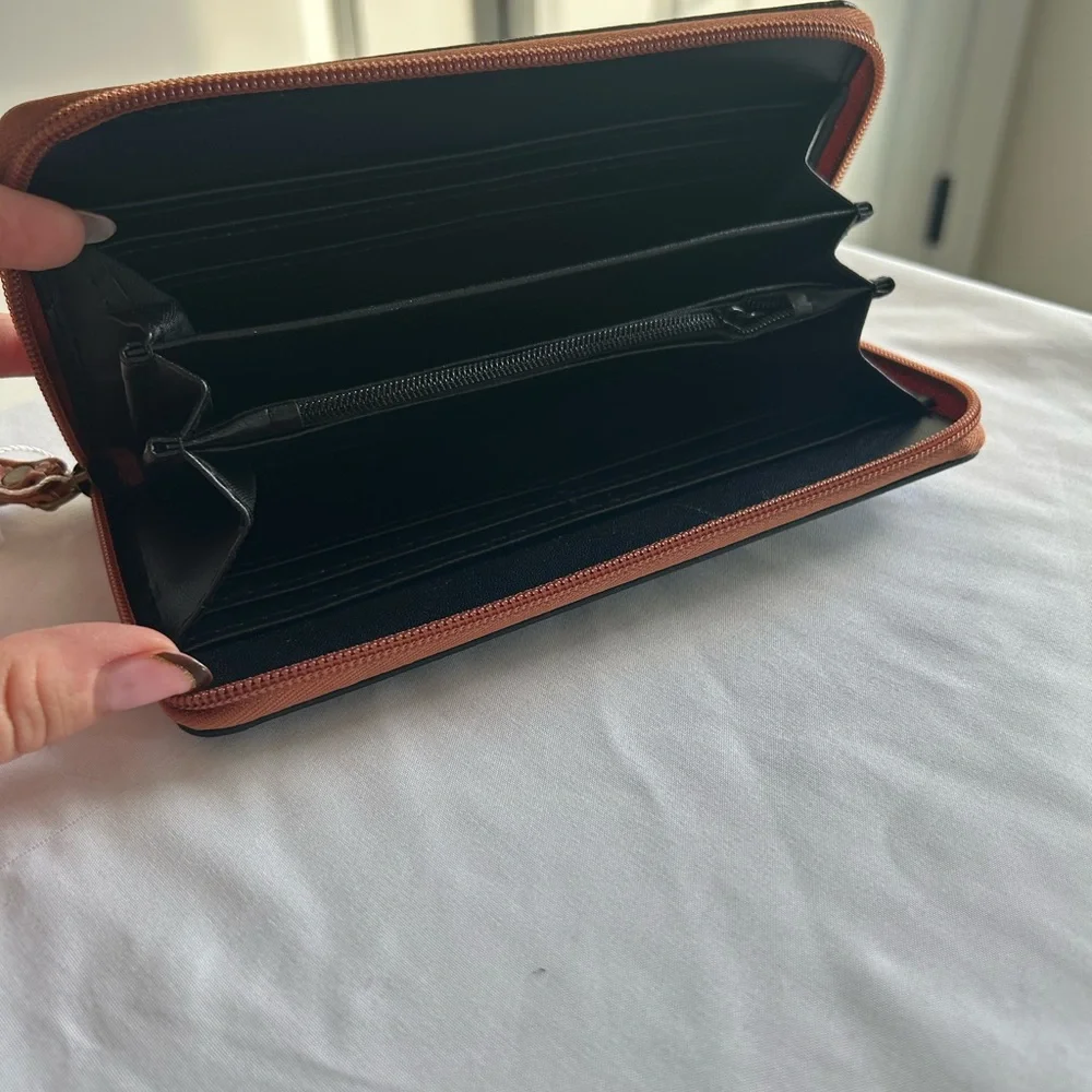 White Mountain Black Wristlet with Brown Strap - Picture 3 of 6